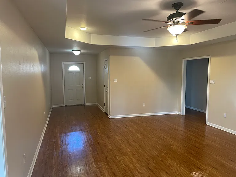 2106 Redwood Dr — Photo 9