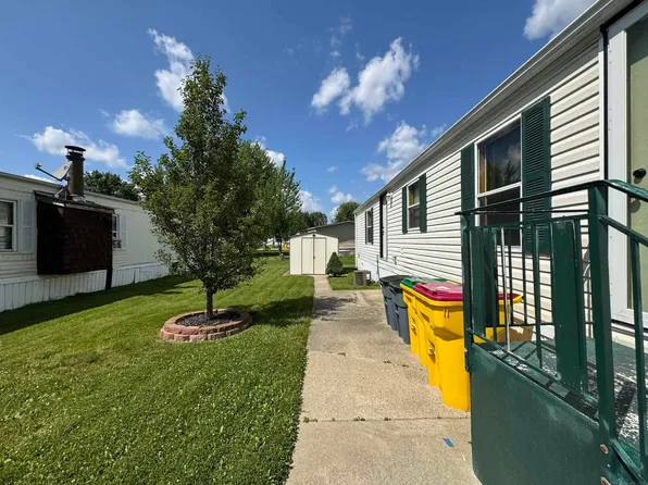 29991 Charleston Ct, New Baltimore, MI 48051