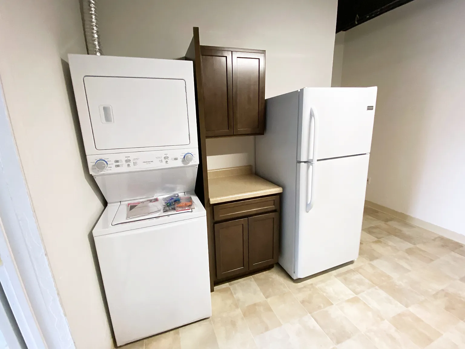 3 bed, 1000 sqft, $2,190 — Photo 3