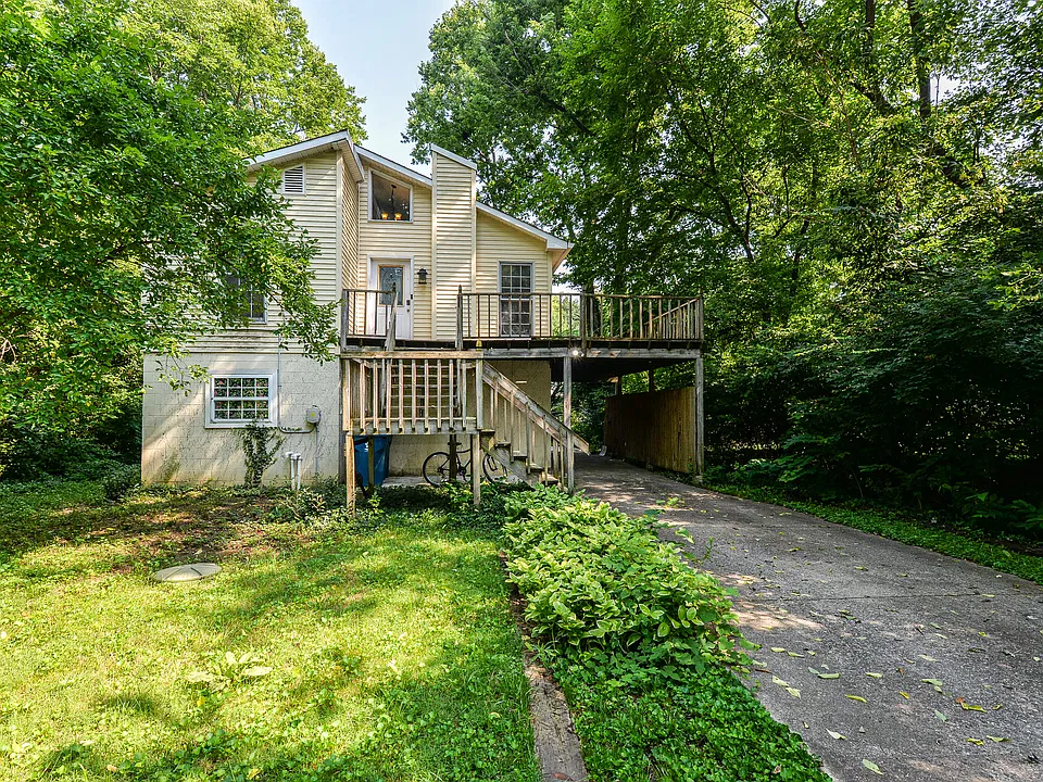 2520 Beach Ave