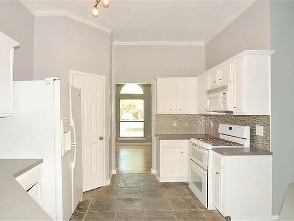 5th image of 210 Armand Bay Dr