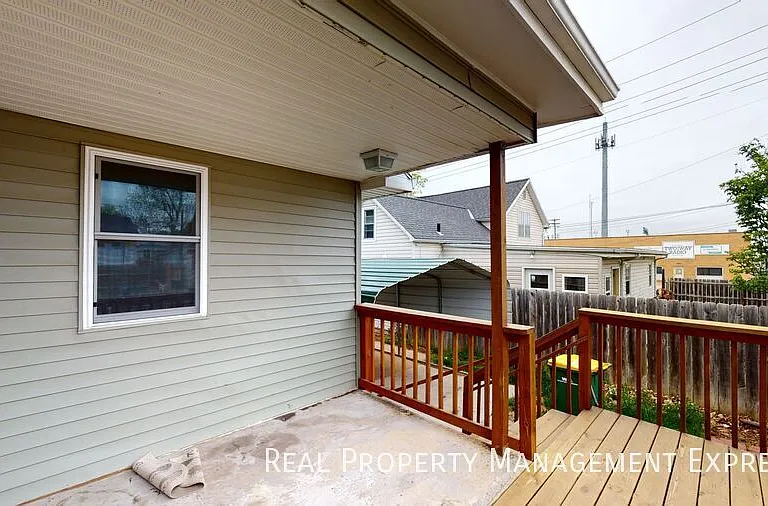 630 N Nesmith Ave — Photo 2