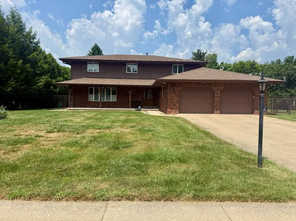 27 Maple Ridge Dr, Morton, IL 61550