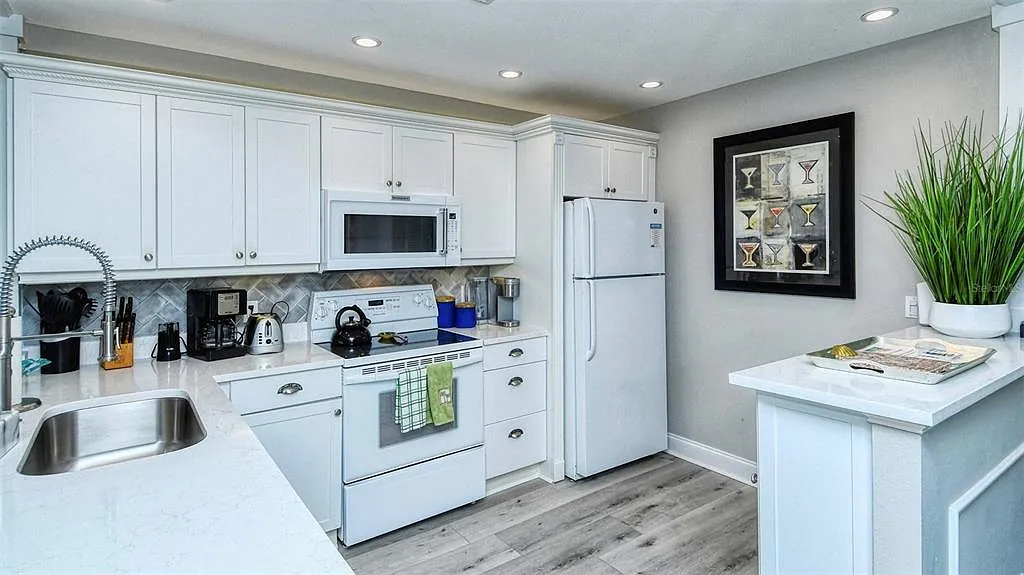 2 bed, 2.0 bath, 1200 sqft, $6,500 — Photo 3
