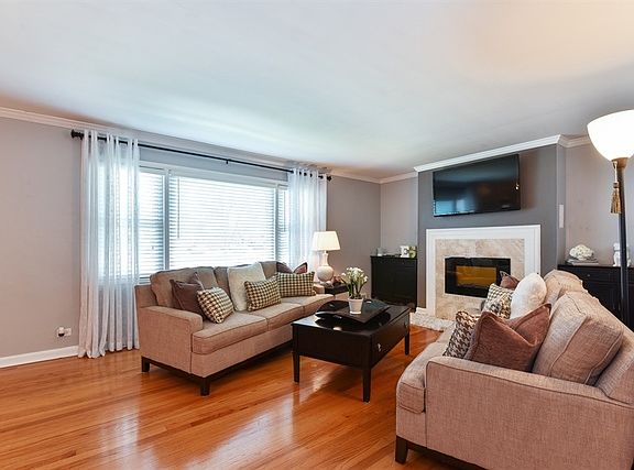 3rd image of 16324 Ingleside Ave