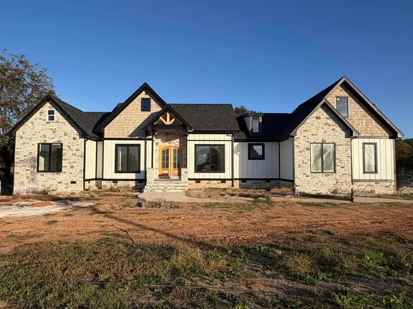 994 Bumblebee Ln, Wellford, SC 29385