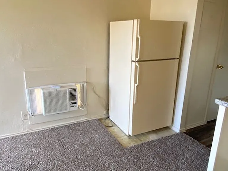 2118 Stella St — Photo 3