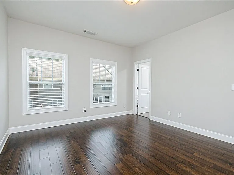 1299 Linden Ct NE — Photo 24
