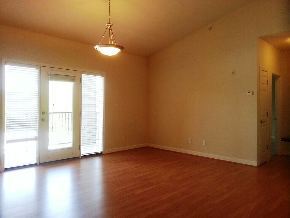 2nd image of 845 Forest Ave APT 302