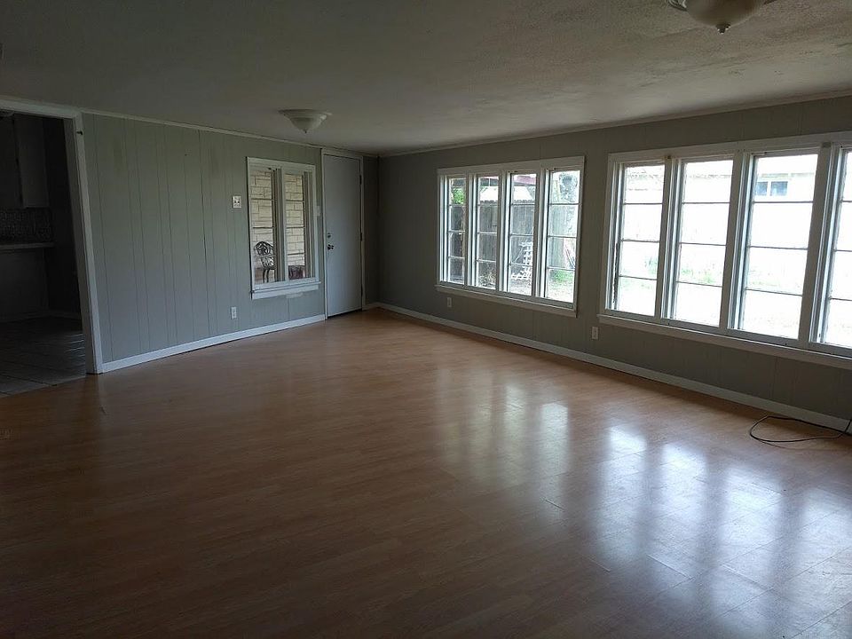 2nd image of 260 S Lamont St
