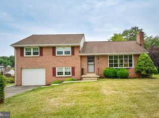 28 Homestead Dr, Lancaster, PA 17602