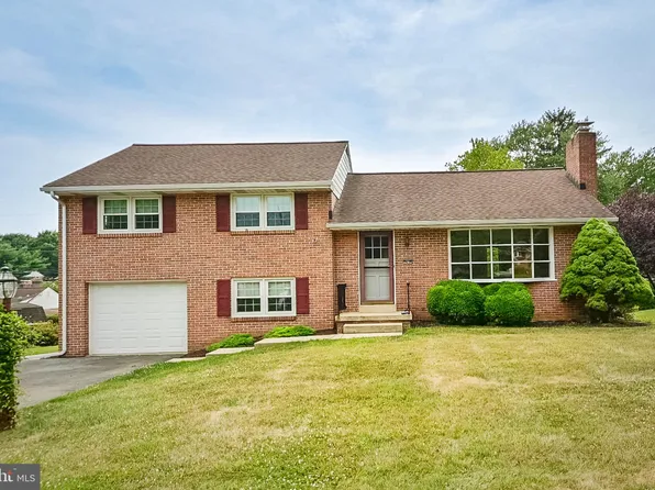 28 Homestead Dr, Lancaster, PA 17602