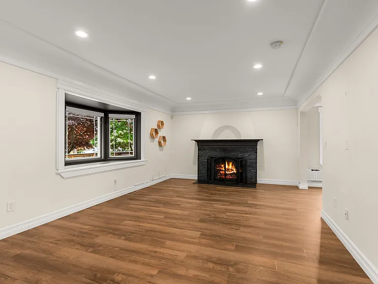 6017 SW Admiral Way — Photo 8