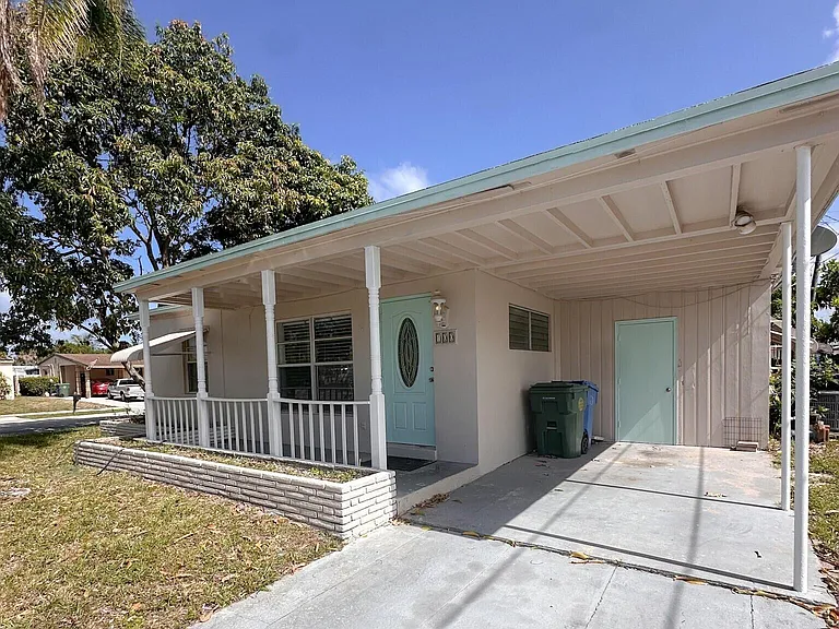 100 NW 52nd St — Photo 1