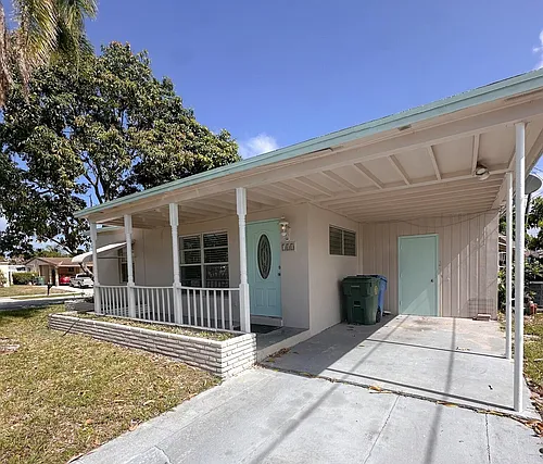 100 NW 52nd St Photo 1