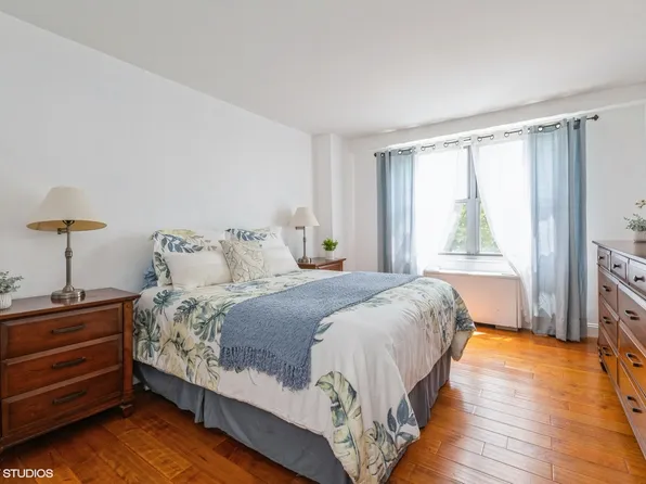 70-25 Yellowstone Boulevard image 7 of 12