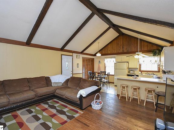 4th image of 116 Maplewood Cir