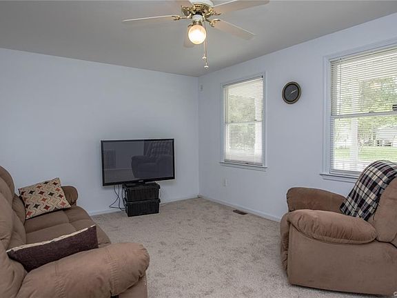 3rd image of 24209 Gloria Dr