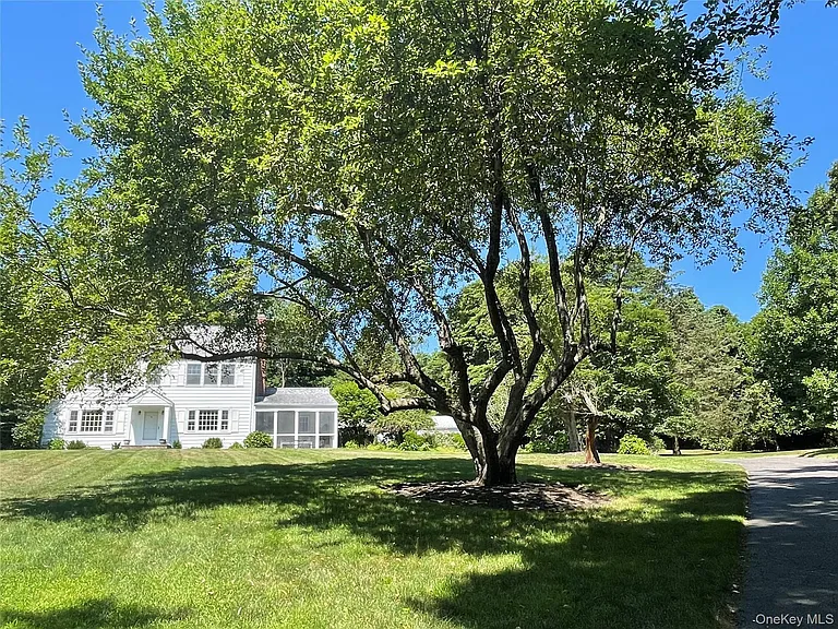 6 Beech Hill Rd — Photo 2