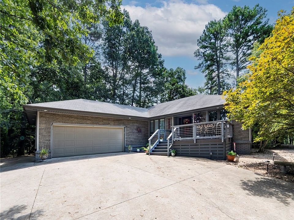 1st image of 3 Beaconsfield Ln