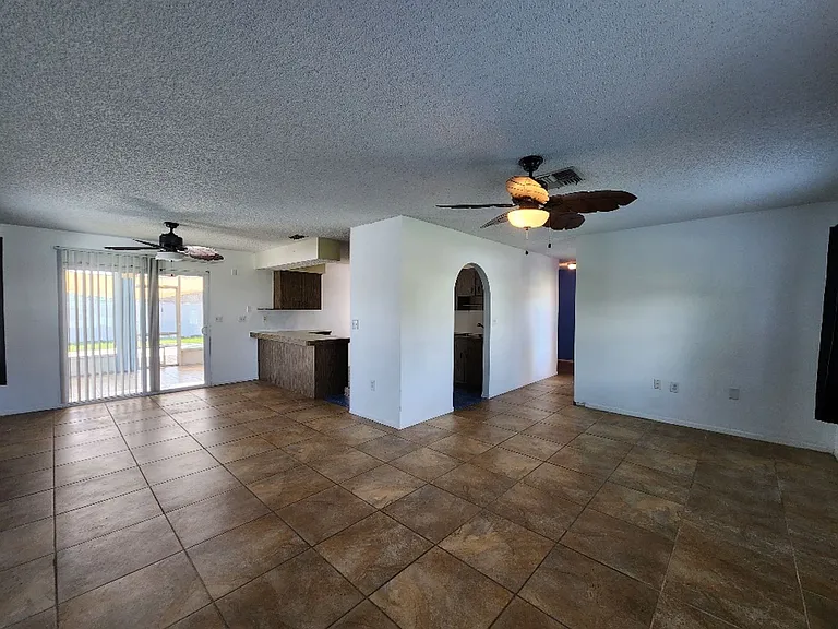 1425 Hathaway Ave — Photo 5