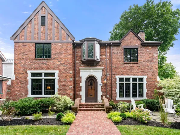 168 Gardner Rd, Brookline, MA 02445