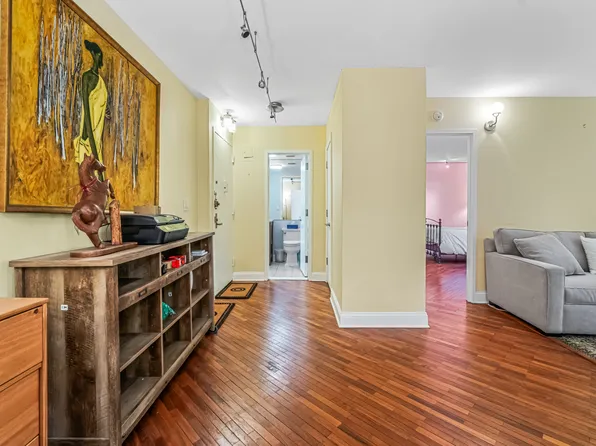 400 East 70th Street image 4 of 20