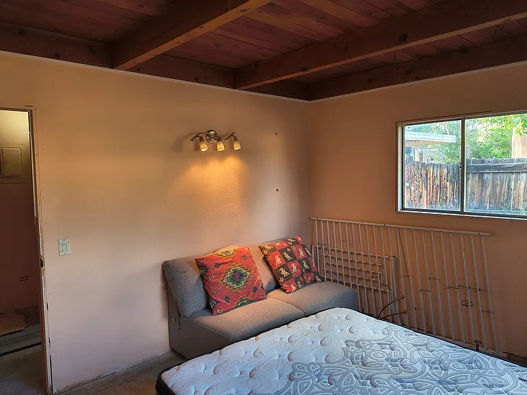 302 Hinde Pl — Photo 37