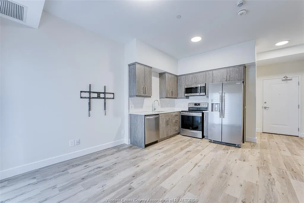 1 bed, 1.0 bath, 681 sqft, $1,950 — Photo 3