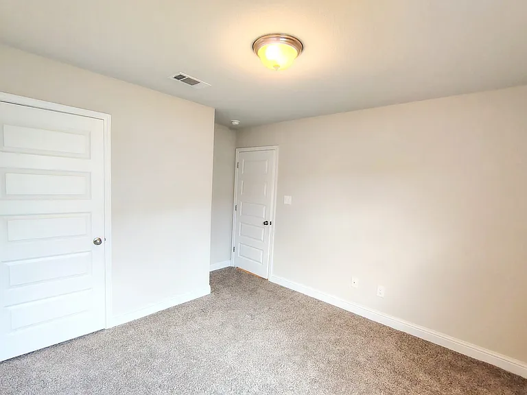 Eastland Cir — Photo 13