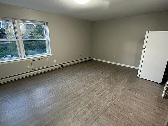 2nd image of 40 Cumberland Dr APT B1
