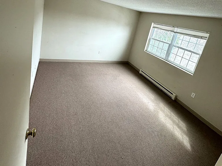 330 Nesmith St — Photo 3
