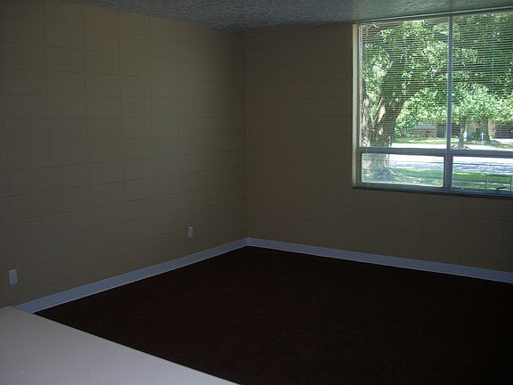 4th image of 1203 Market St APT 413