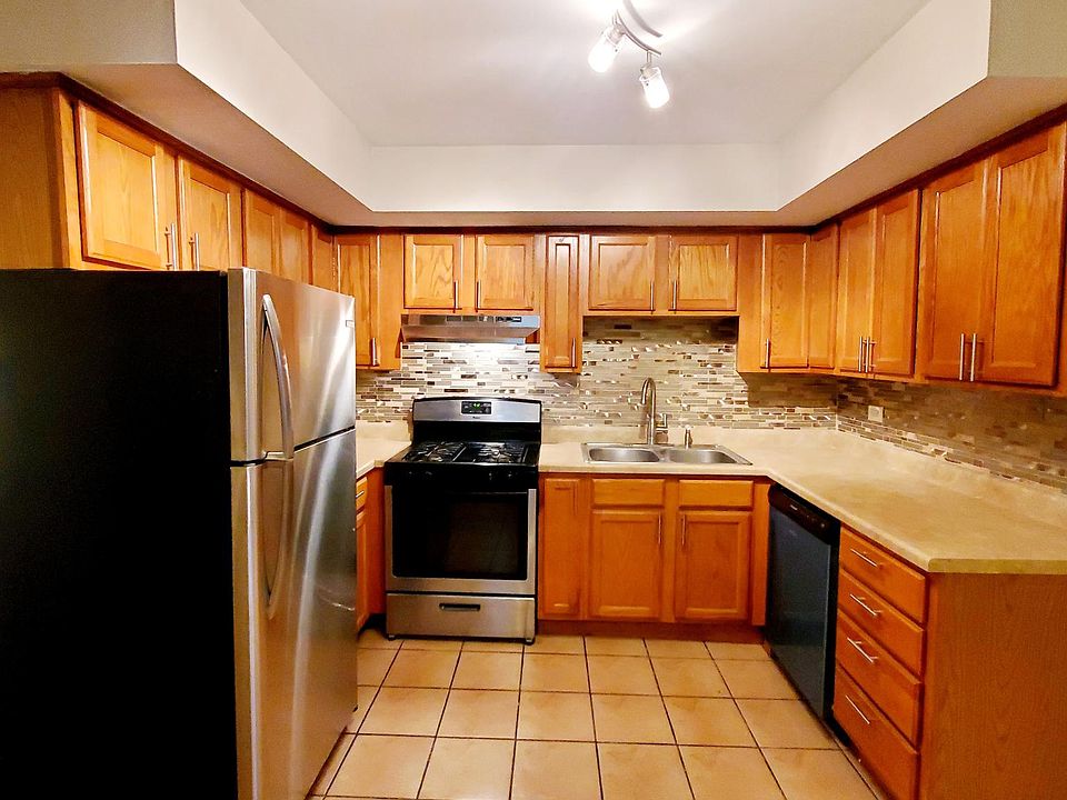 1st image of 1103 Holiday Ln #Des