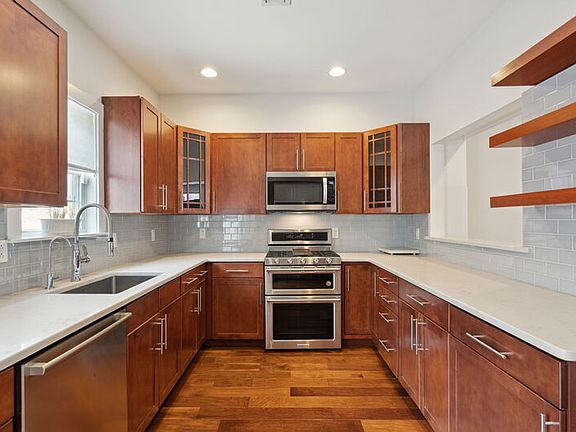 4th image of 2640 Catharine St