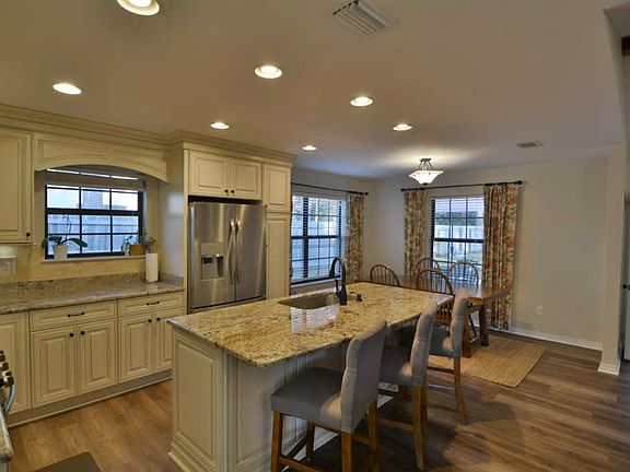 4th image of 643 Birkdale Cir E