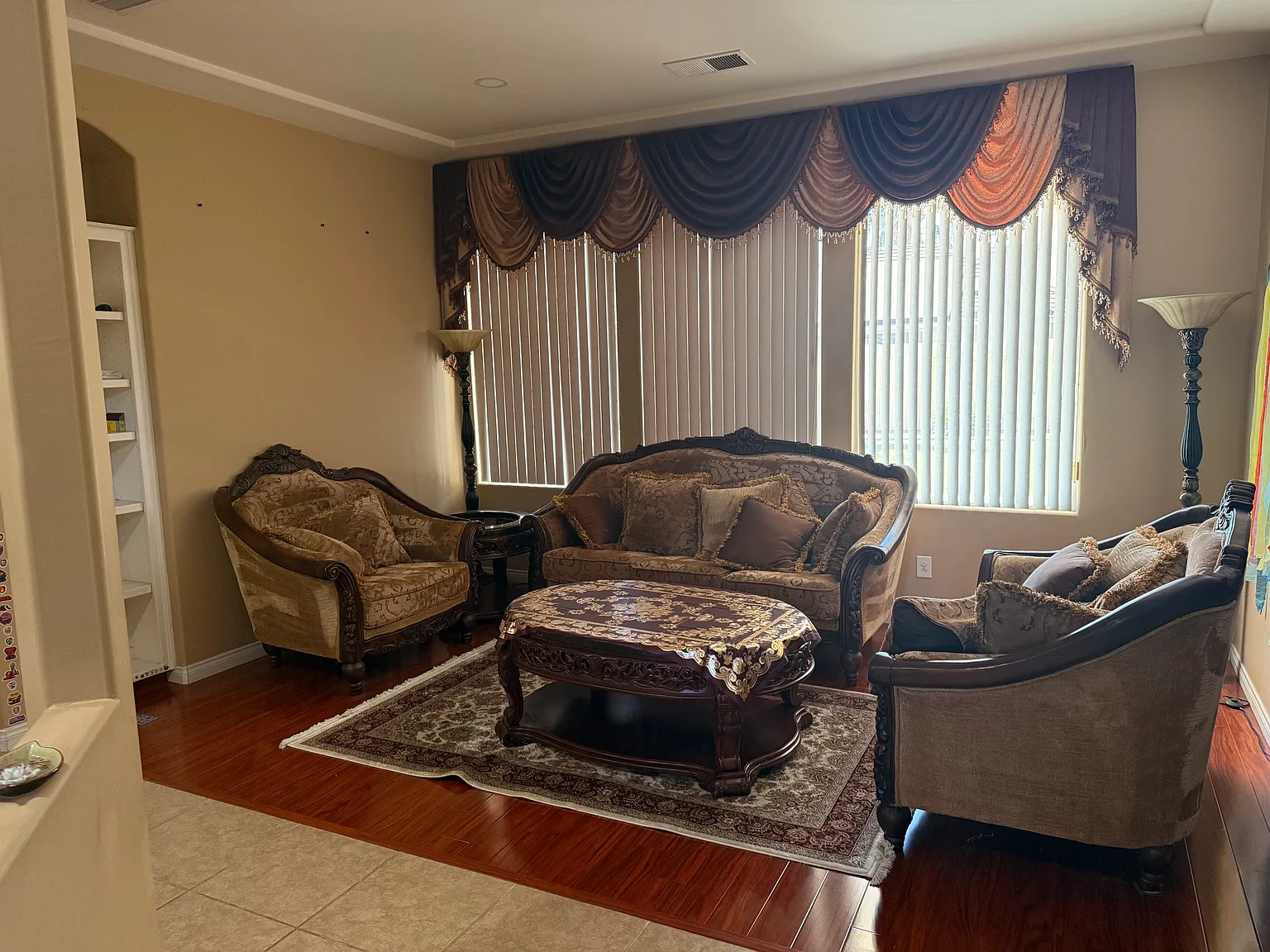 5 bed, 3.5 bath, 2769 sqft, $2,800 — Photo 3