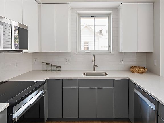 2nd image of 421 High St #205