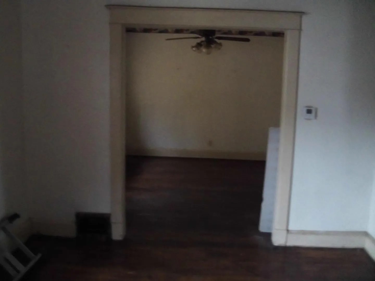 3 bed, 1.0 bath, 1301 sqft, $1,025 — Photo 2