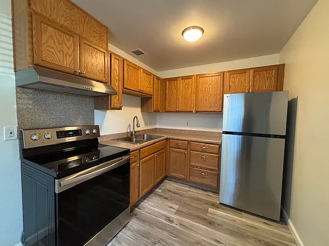 Carmel Ave Apartments — Photo 9