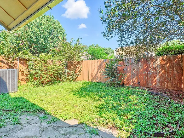 10222 Thornmont Ln — Photo 9