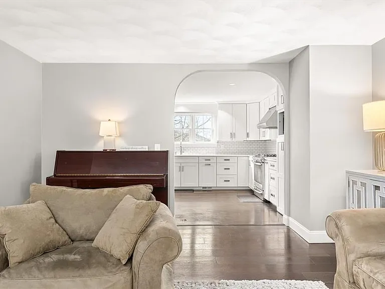 6 Pickering Dr — Photo 12