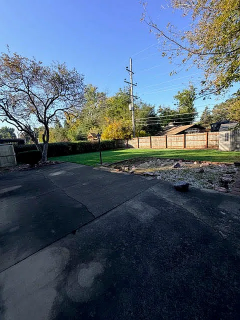 4 bed, 2.5 bath, 2272 sqft, $3,850 — Photo 2