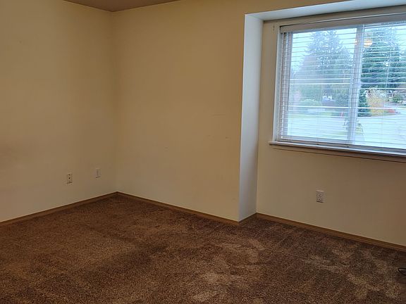 3rd image of 2720 99th Ave NE #B