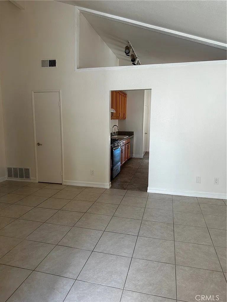 4 bed, 1500 sqft, $4,200 — Photo 3