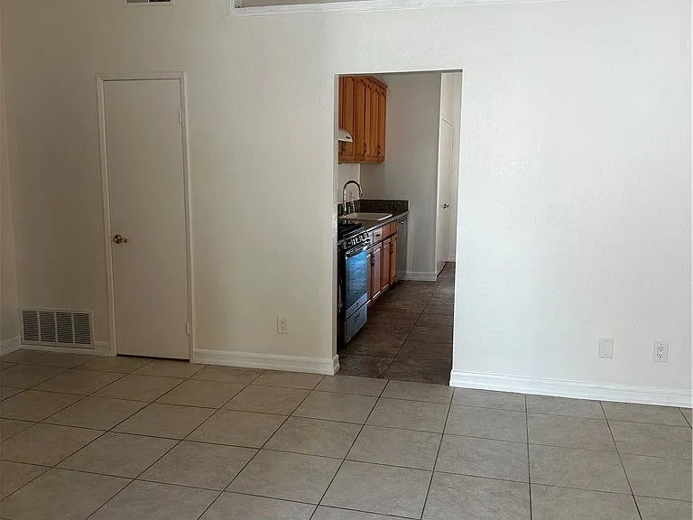 27312 Osuna — Photo 3