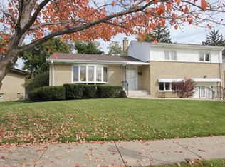 601 Winston Dr, Melrose Park, IL 60160