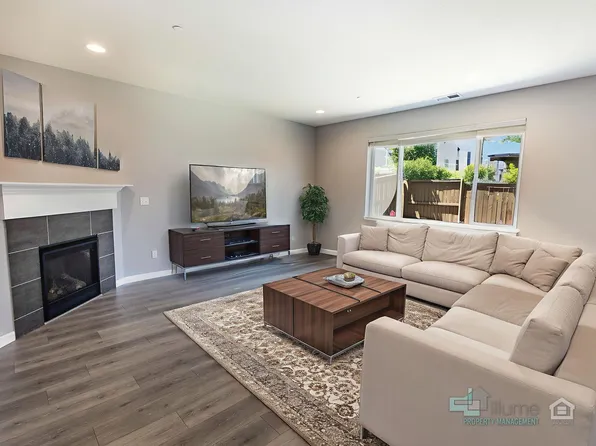 9729 SW 172nd Ave, Beaverton, OR 97007