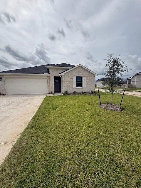 4 bed, 3.0 bath, 2199 sqft, $2,400 — Photo 1