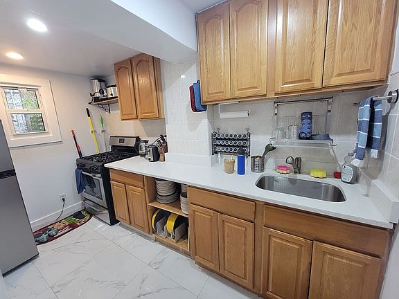 4th image of 748 Lincoln Pl #1B
